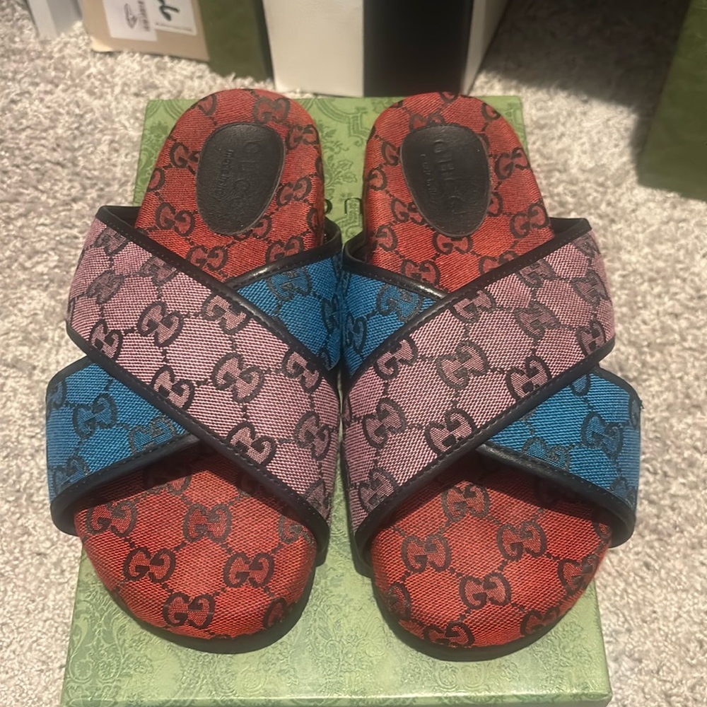 Gucci padded slippers GG color